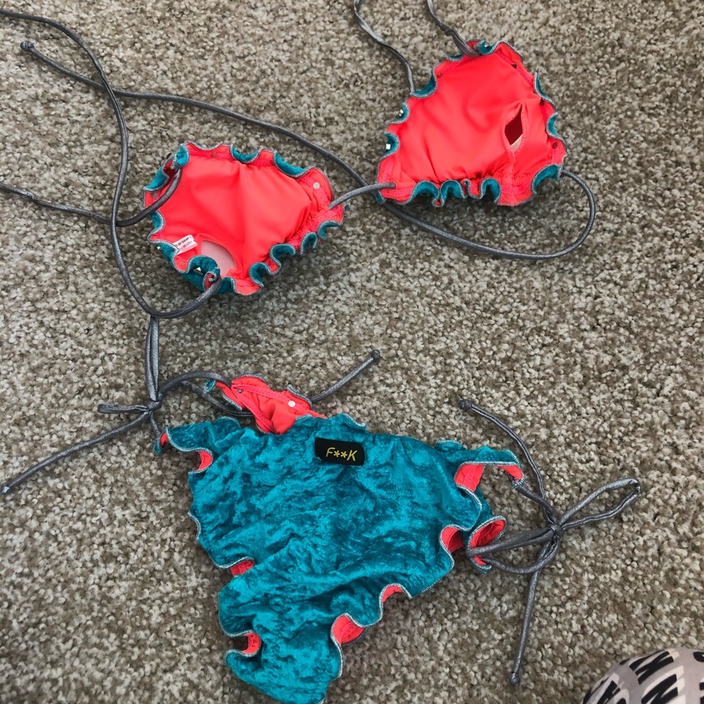 Turquoise bikini - Picture 9 of 10